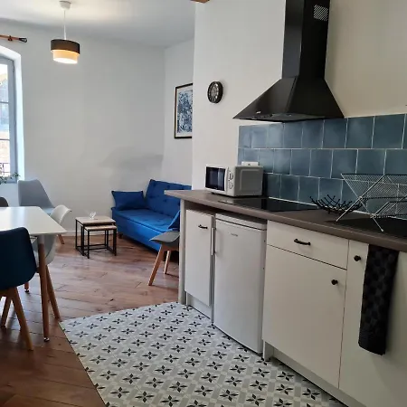 Апартаменты Triplex Avec Vue Sur Place Du Centre Historique.