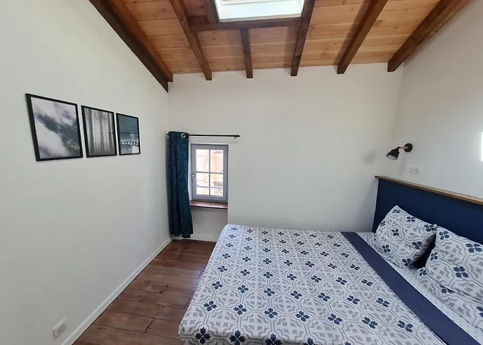 Triplex Avec Vue Sur Place Du Centre Historique. Foix