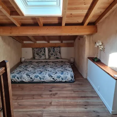 Triplex Avec Vue Sur Place Du Centre Historique. *