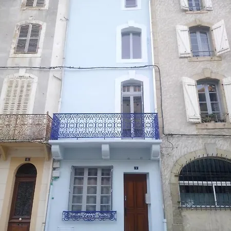 Triplex Avec Vue Sur Place Du Centre Historique. *