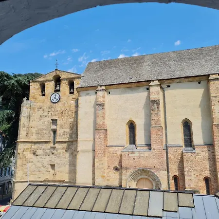 Triplex Avec Vue Sur Place Du Centre Historique. * Foix